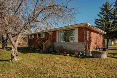Detached in Oliver Paipoonge