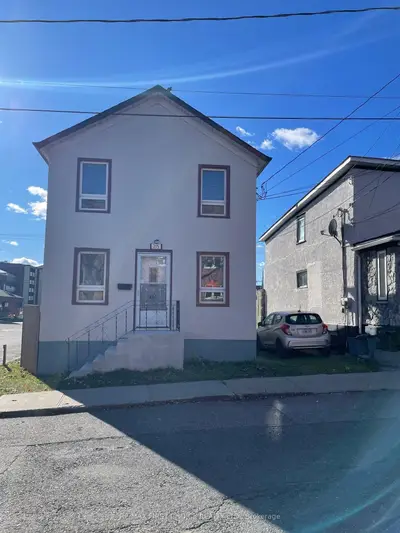 Detached in Thunder Bay