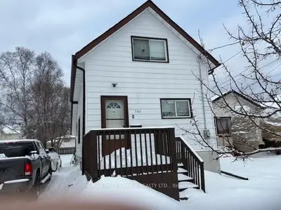Detached in Thunder Bay