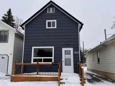 Detached in Thunder Bay