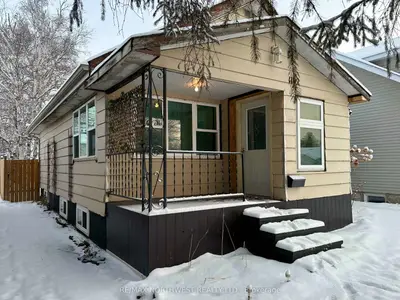 Detached in Fort Frances