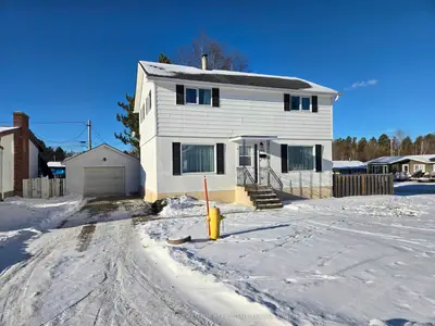 Detached in Kenora