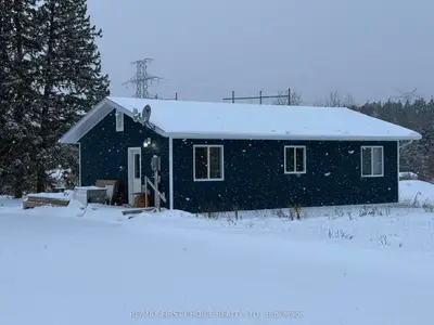 Detached in Kenora Remote Area