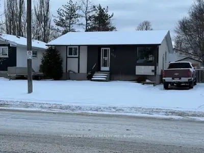 Detached in Thunder Bay