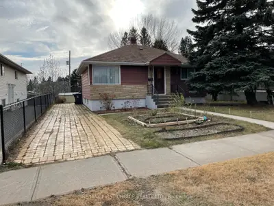 Detached in Thunder Bay