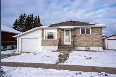 Detached in Thunder Bay