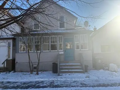 Detached in Thunder Bay