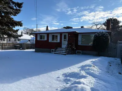 Detached in Thunder Bay