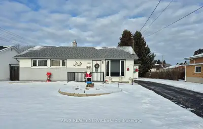 Detached in Thunder Bay