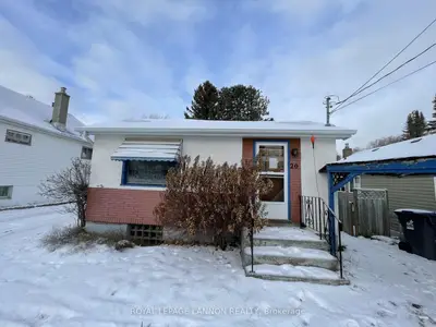 Detached in Thunder Bay