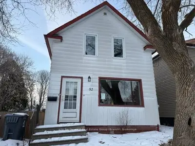 Detached in Thunder Bay