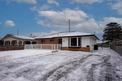Detached in Thunder Bay