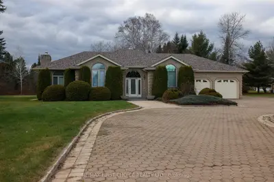 Detached in Thunder Bay