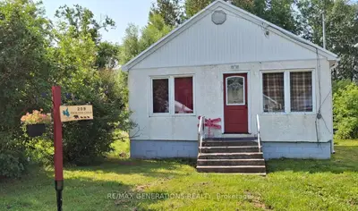 Detached in Atikokan