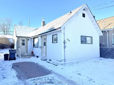 Detached in Thunder Bay
