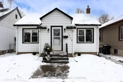 Detached in Thunder Bay
