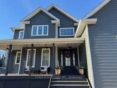 Detached in Thunder Bay