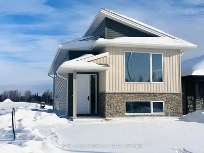 Detached in Thunder Bay