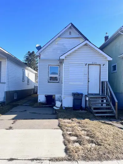 Detached in Thunder Bay