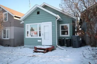 Detached in Thunder Bay