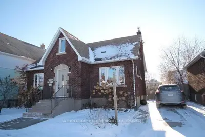 Detached in Thunder Bay