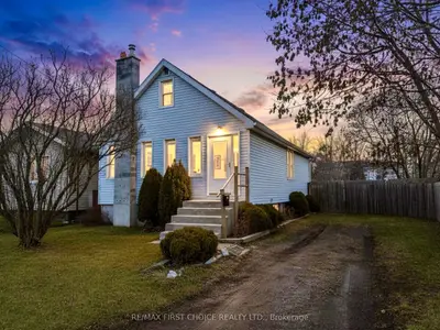 Detached in Thunder Bay