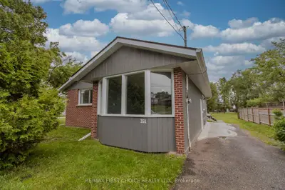 Detached in Thunder Bay