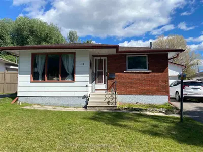 Detached in Kenora