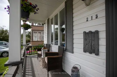 Detached in Thunder Bay