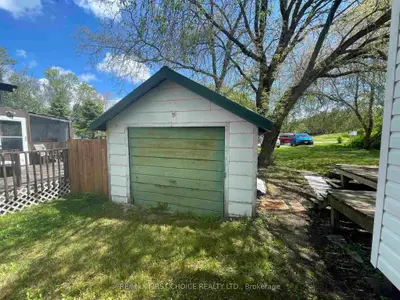 Detached in Dryden