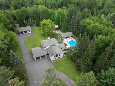 Detached in Thunder Bay