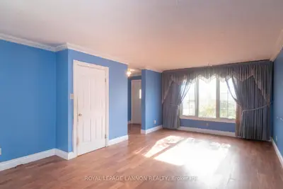 Detached in Thunder Bay
