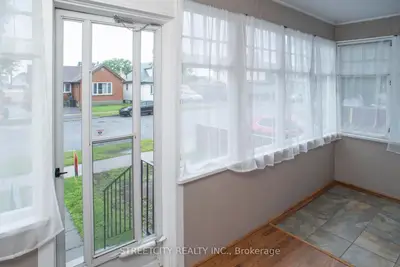 Detached in Thunder Bay