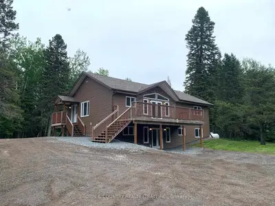 Detached in Thunder Bay Remote Area