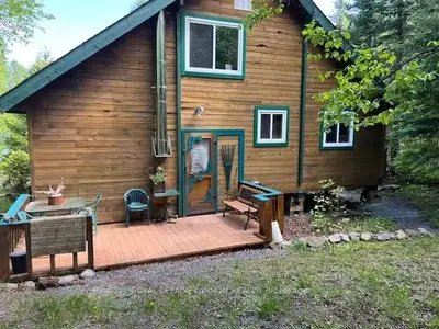 Detached in Thunder Bay Remote Area
