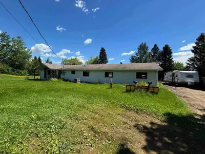 Detached in Oliver Paipoonge