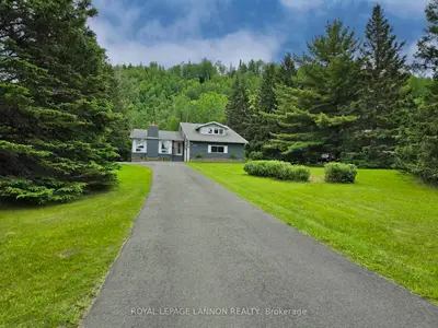 Detached in Thunder Bay