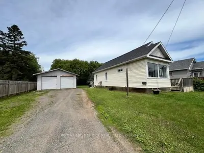 Detached in Thunder Bay