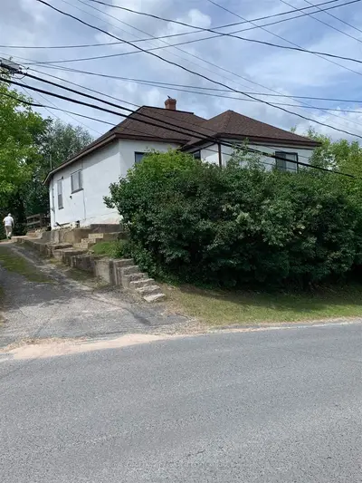 Detached in Kenora