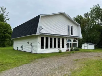 Detached in Thunder Bay