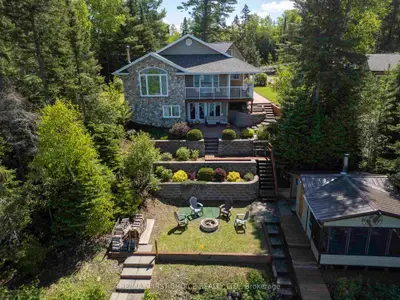 Detached in Thunder Bay Remote Area