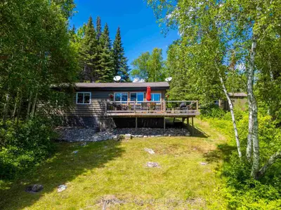 Detached in Kenora