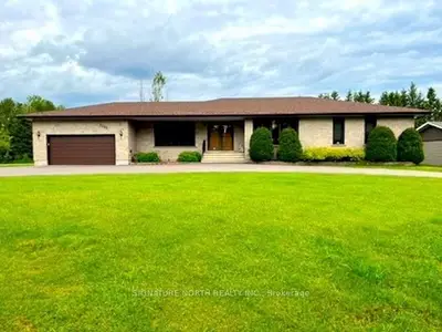 Detached in Thunder Bay