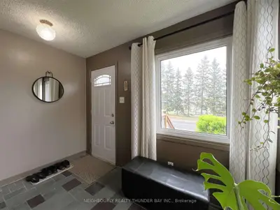 Detached in Thunder Bay