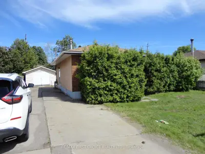 Detached in Thunder Bay