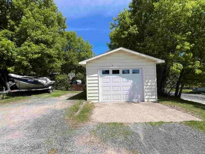 Detached in Kenora