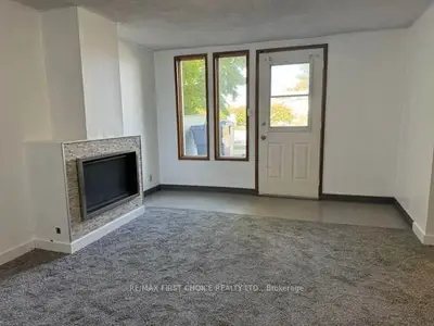 Detached in Thunder Bay