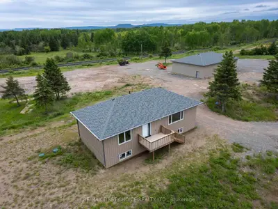 Detached in Oliver Paipoonge