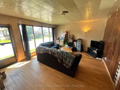 Detached in Thunder Bay