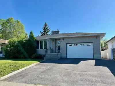 Detached in Thunder Bay